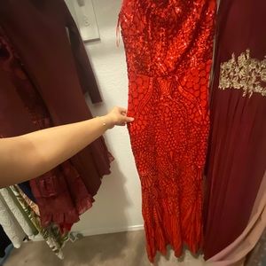 beautiful dress worn only once !